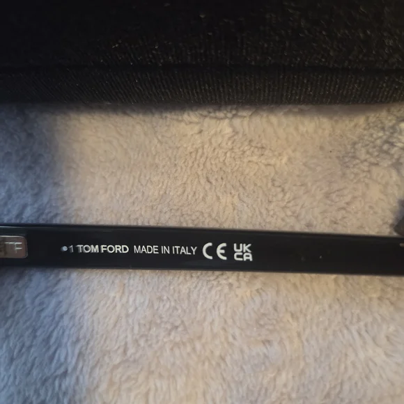 Black Cat-Eye Glasses with Case - Picture 4 of 7